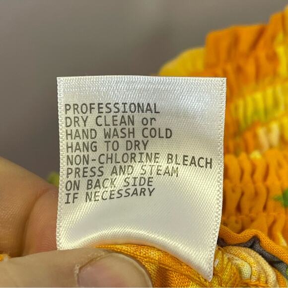 Cynthia Rowley, Floral Halter Top. Size Medium. Elastic Back and Wrap Around - Picture 5 of 7